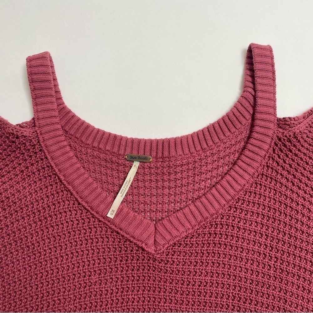FREE PEOPLE “Moonshine” cold shoulder sweater in maroon - Picture 3 of 6